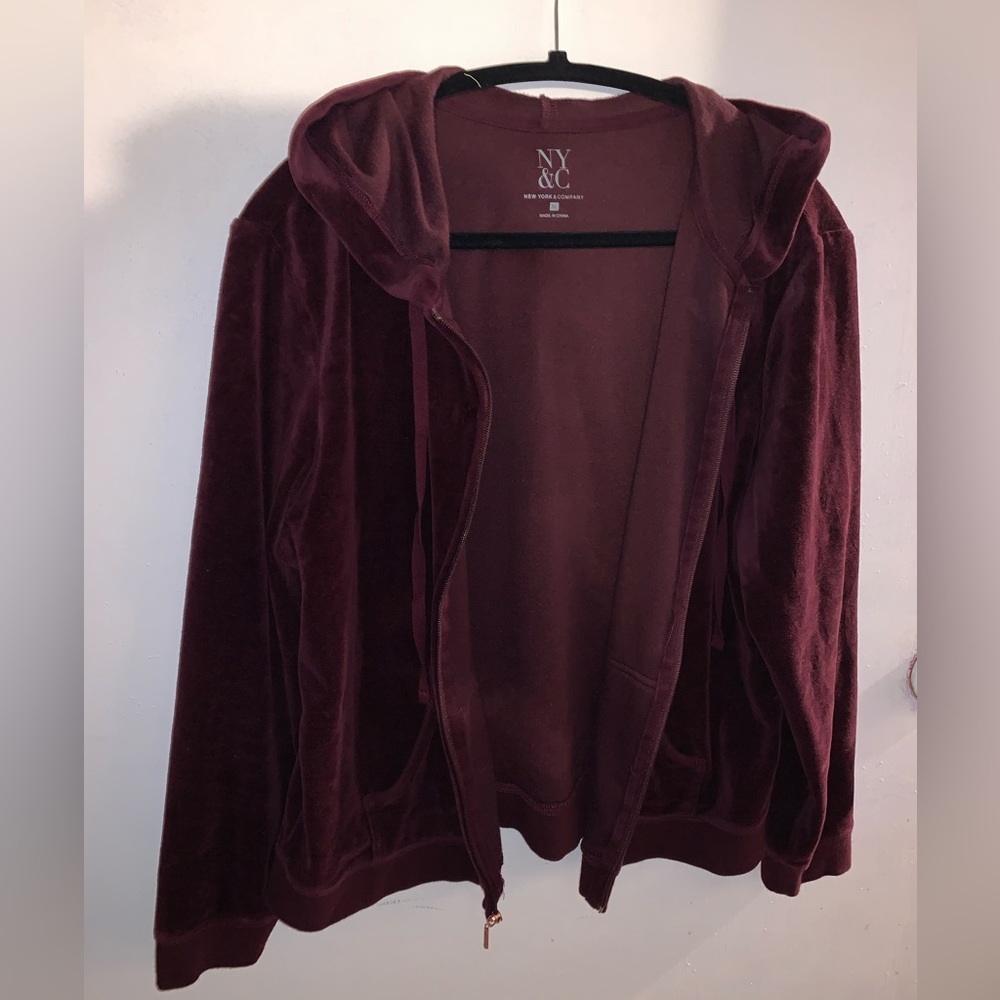 Women’s Zip-up Hoodie